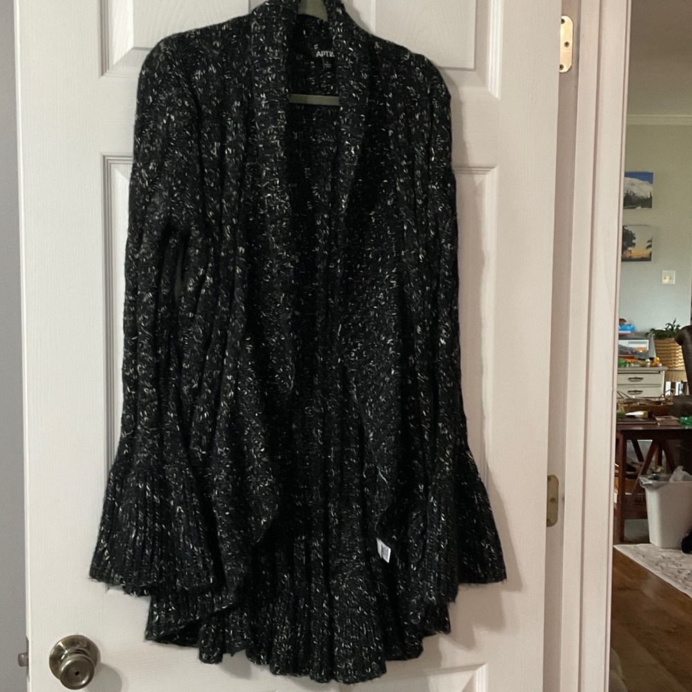Apt. 9 Black and White Women's Sweater